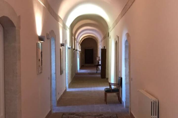 Ballroom/Hall 23 of 36