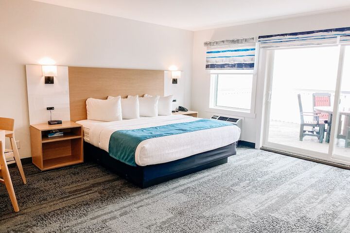 Room 19 of 102