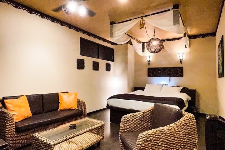 Room 4 of 38