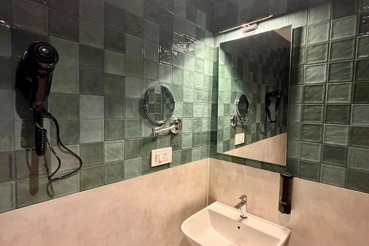 Room 25 of 29