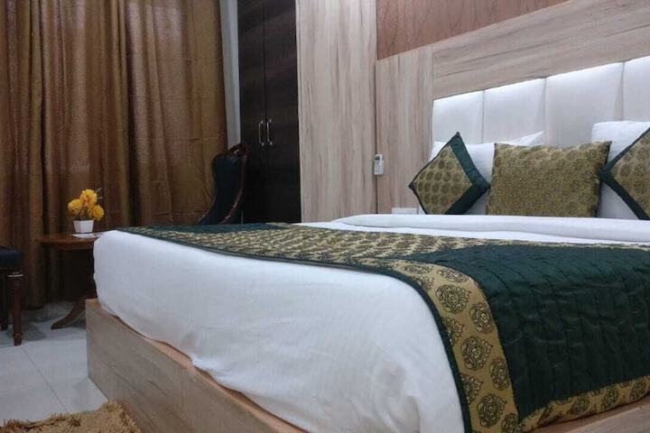 Room 3 of 7