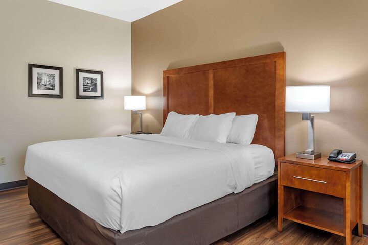 Room 6 of 32