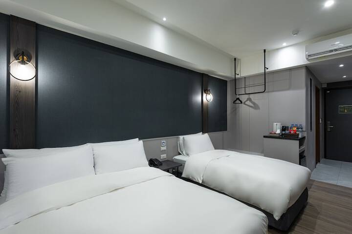 Room 32 of 68