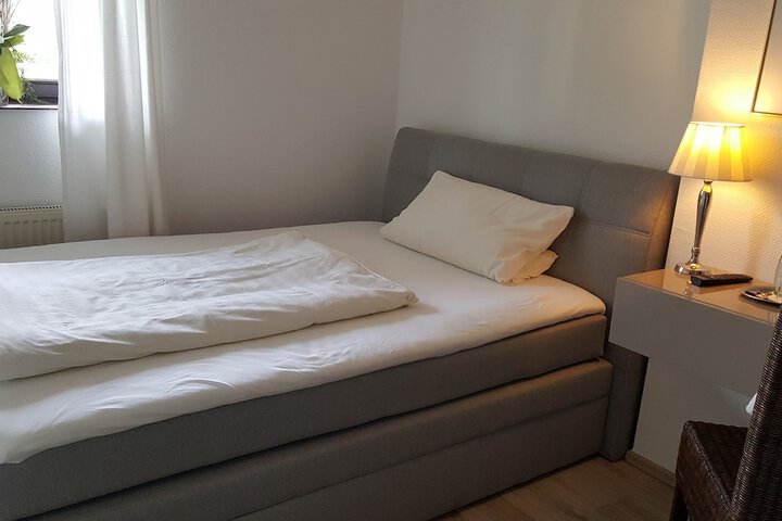Room 8 of 27
