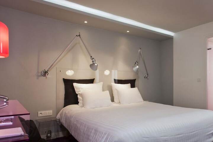 Room 10 of 34