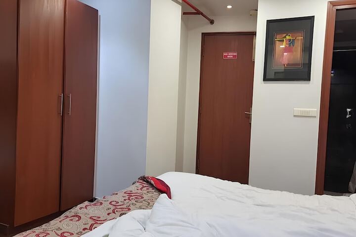 Room 8 of 27