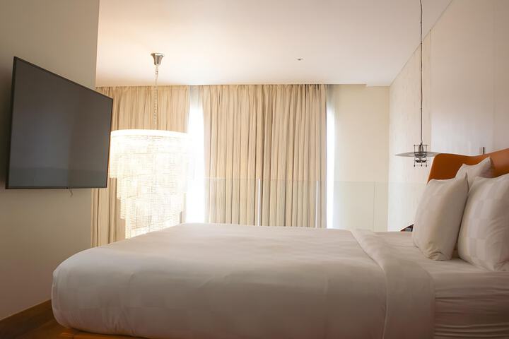 Room 32 of 100
