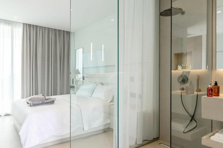 Room 42 of 84