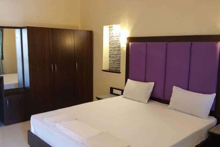 Room 4 of 37