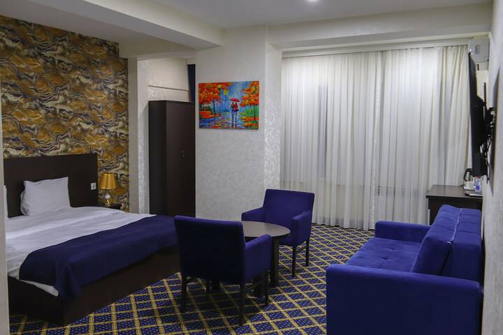 Room 8 of 38