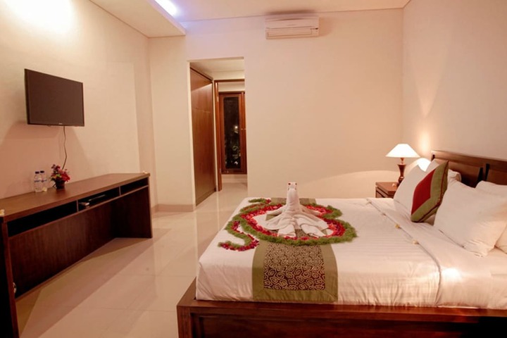 Room 10 of 28