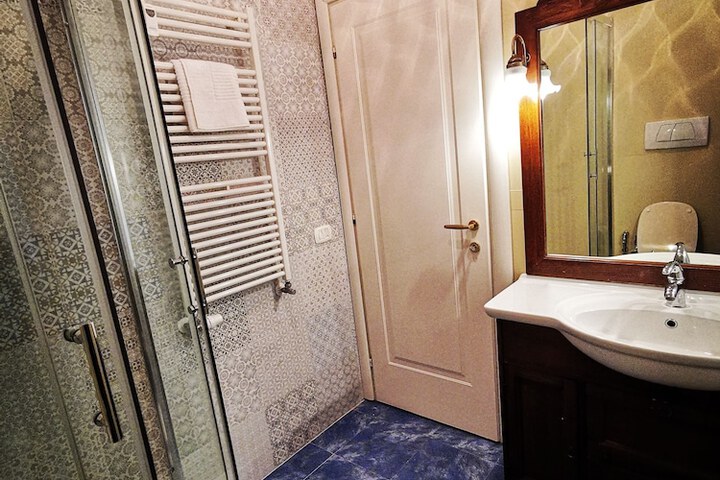 Room 37 of 42