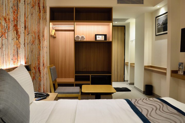 Room 6 of 24