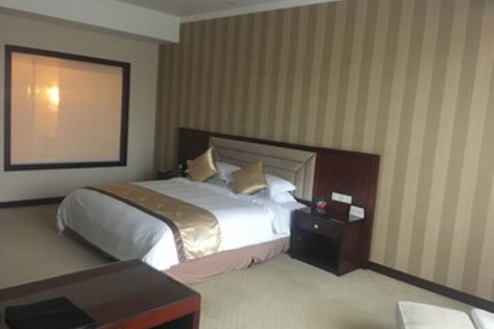 Room 13 of 16