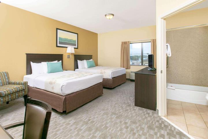 2 Queen Beds Accessible (5 of 11)