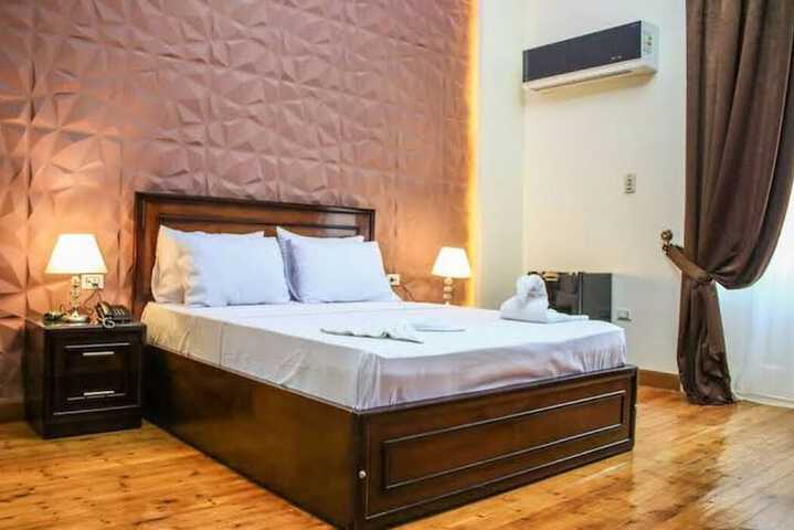 Room 4 of 17