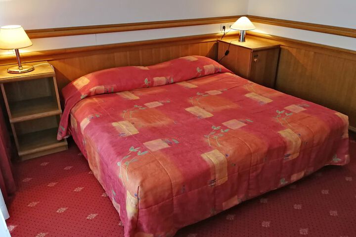 Room 13 of 49