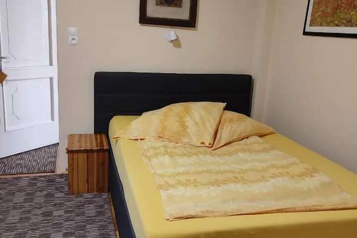Room 15 of 38