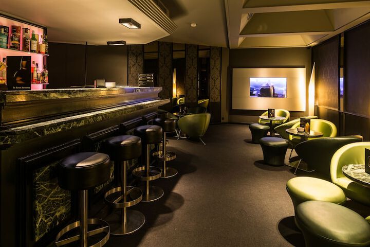 Lounge 56 of 68