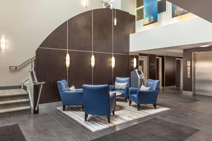 Entrance & Lobby