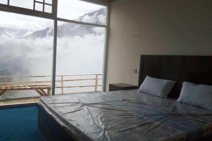 Room 11 of 27