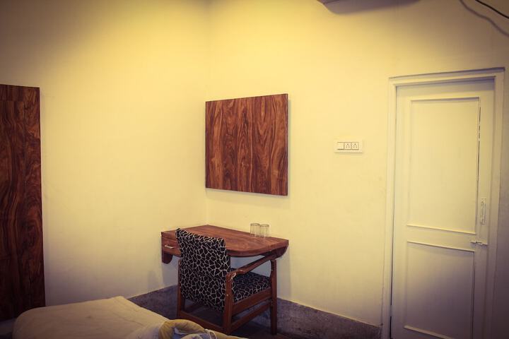 Room 27 of 62