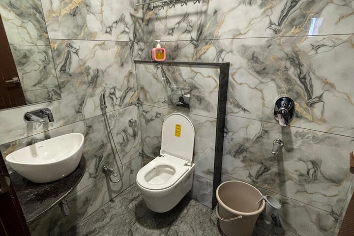 Room 16 of 19