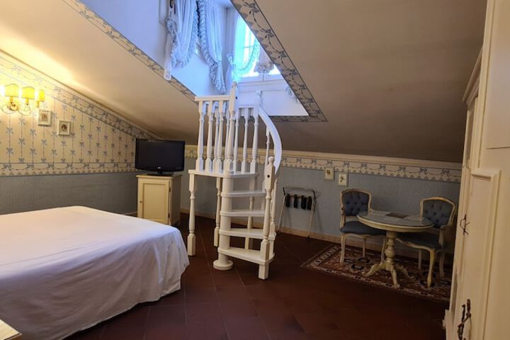 Room 28 of 65