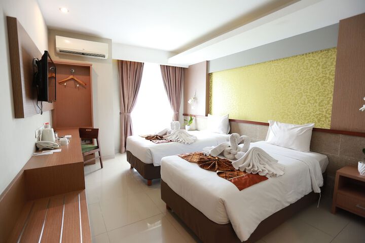 Room 7 of 32
