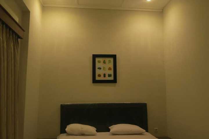 Room 12 of 35