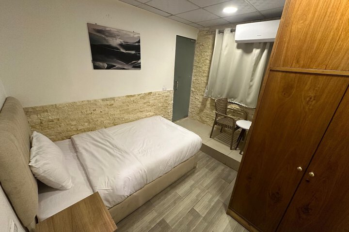 Room 6 of 46