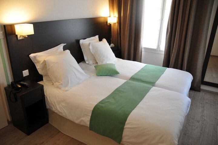 Room 9 of 39