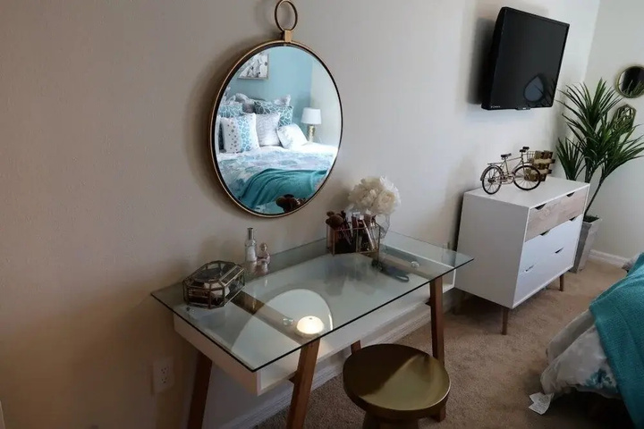 Room 5 of 19