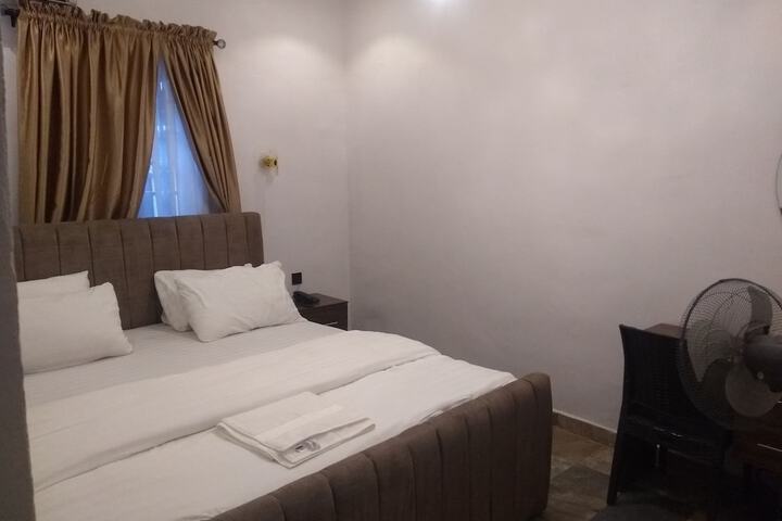 Room 6 of 39