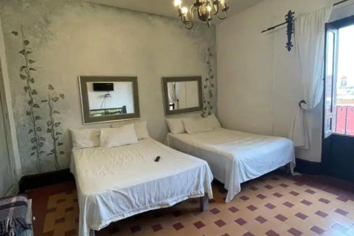 Room 4 of 9