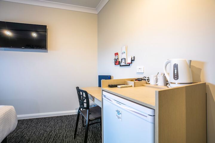 Room 6 of 38