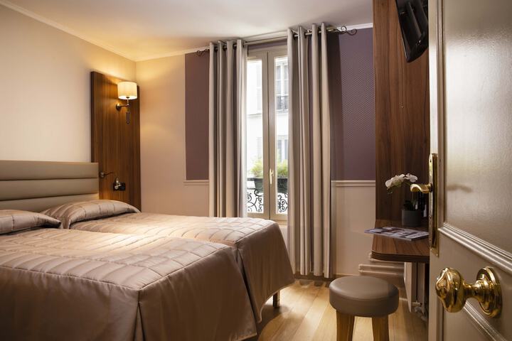 Room 8 of 23