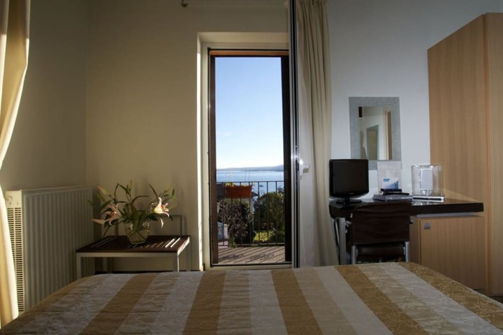 Room 4 of 26