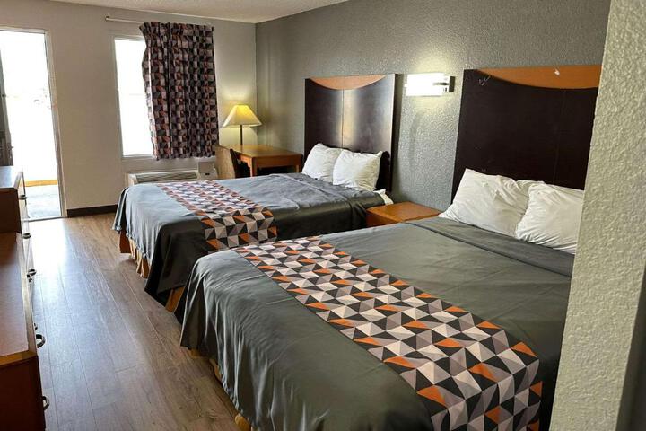 Double Accessible King Size Bed (6 of 11)