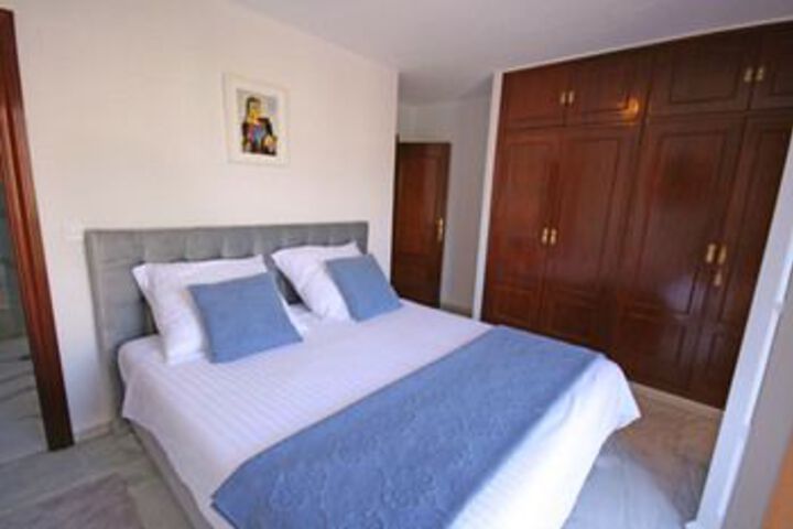 Room 9 of 27