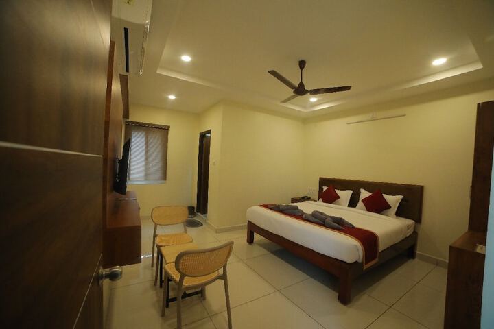 Room 7 of 16