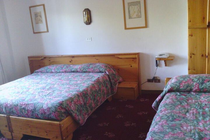 Room 10 of 48
