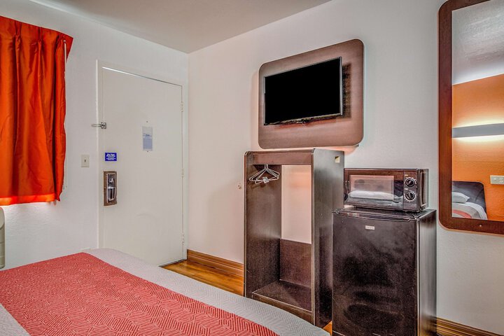 Room 44 of 125