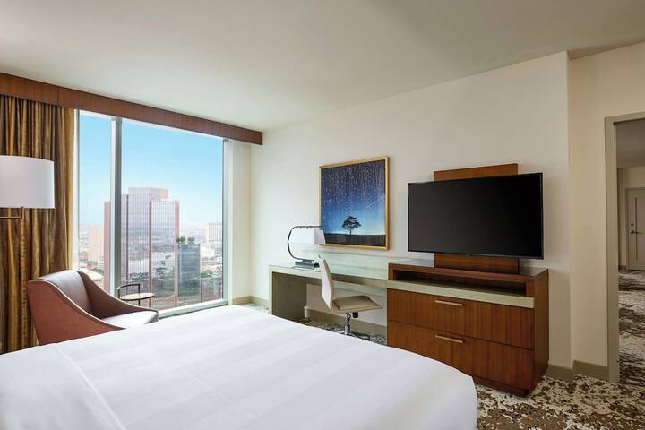 Room 35 of 173