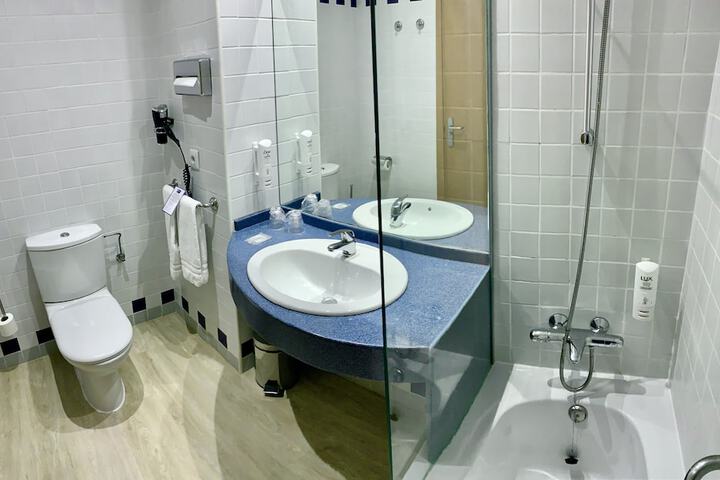 Room 8 of 30