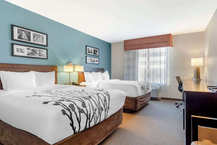 Quadruple Accessible Queen Size Bed (3 of 12)