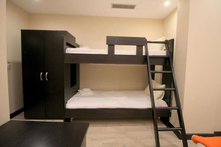 Room 33 of 49