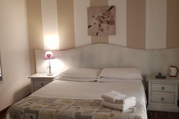 Room 10 of 42