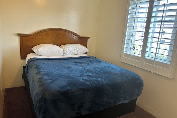 1 King Bed (5 of 15)