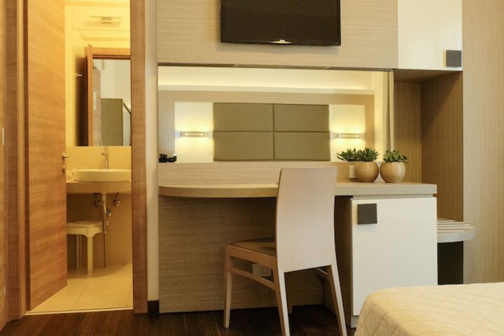 Room 42 of 154